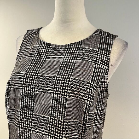 Sleeveless Black and White houndstooth Plaid print knee length Dress - Picture 2 of 12